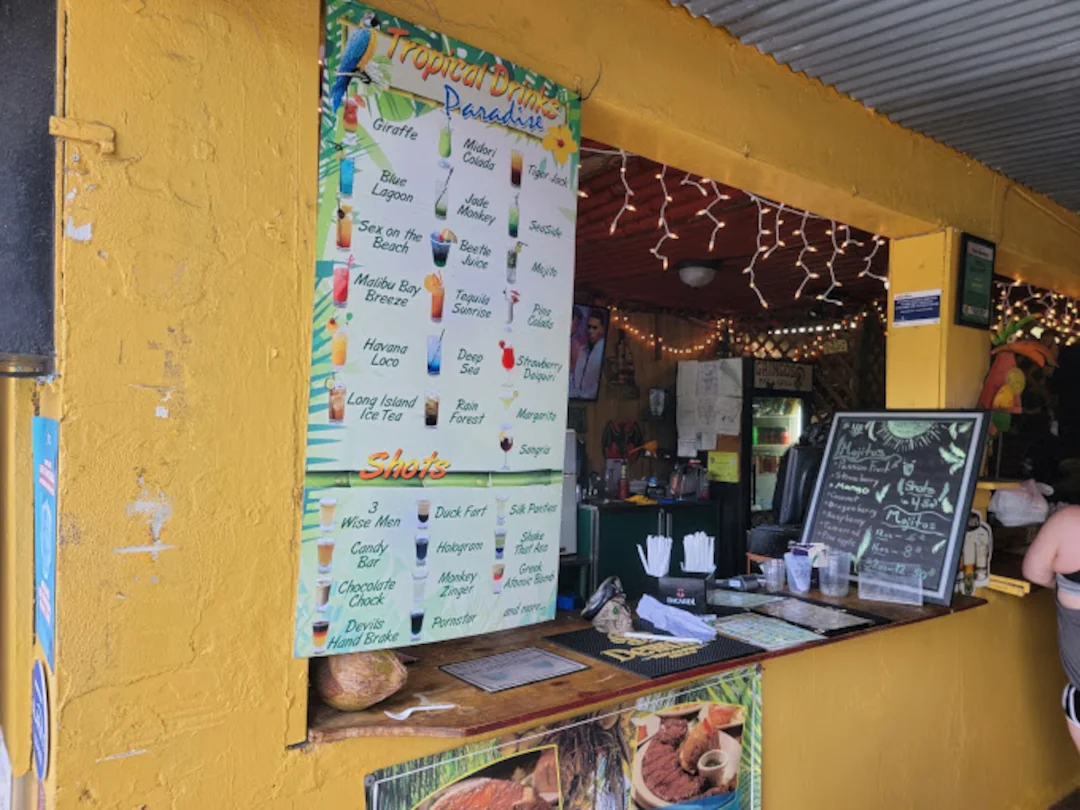 Gringo's bar and Grill has a full bar and many tropical mixed drinks to choose from.